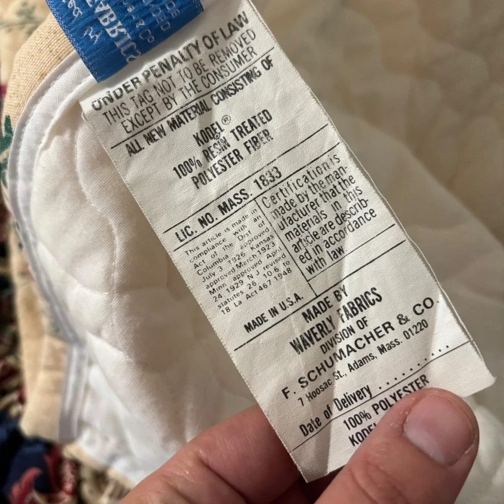 N/A quilted bedspread